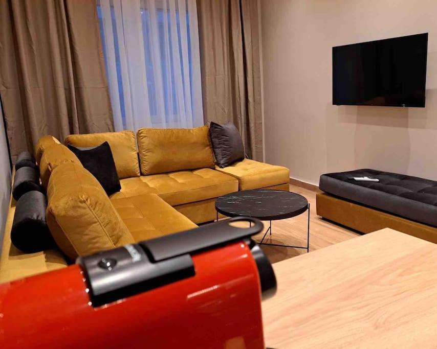 Royal Blue Grand No 4 Port Apartment