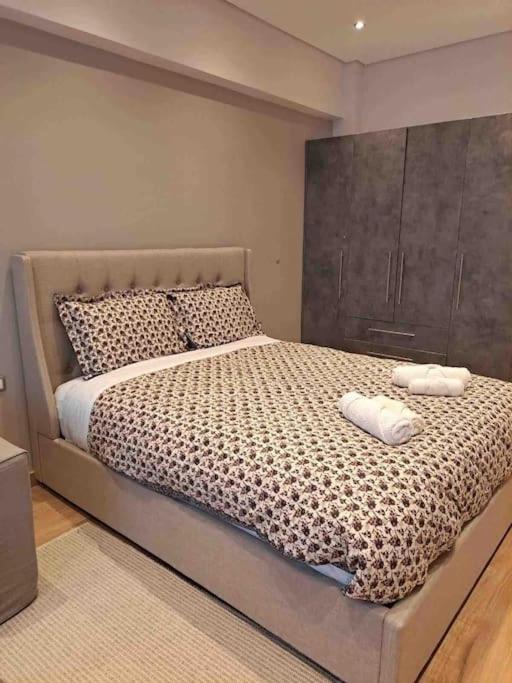 Royal Blue Grand No 4 Port Apartment