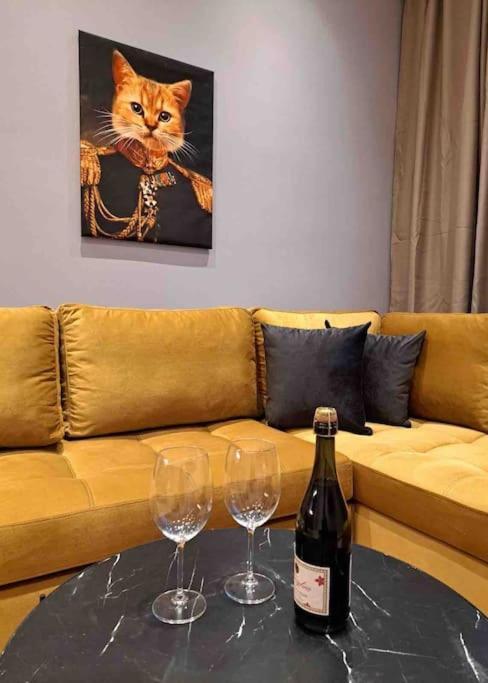 Royal Blue Grand No 4 Port Apartment